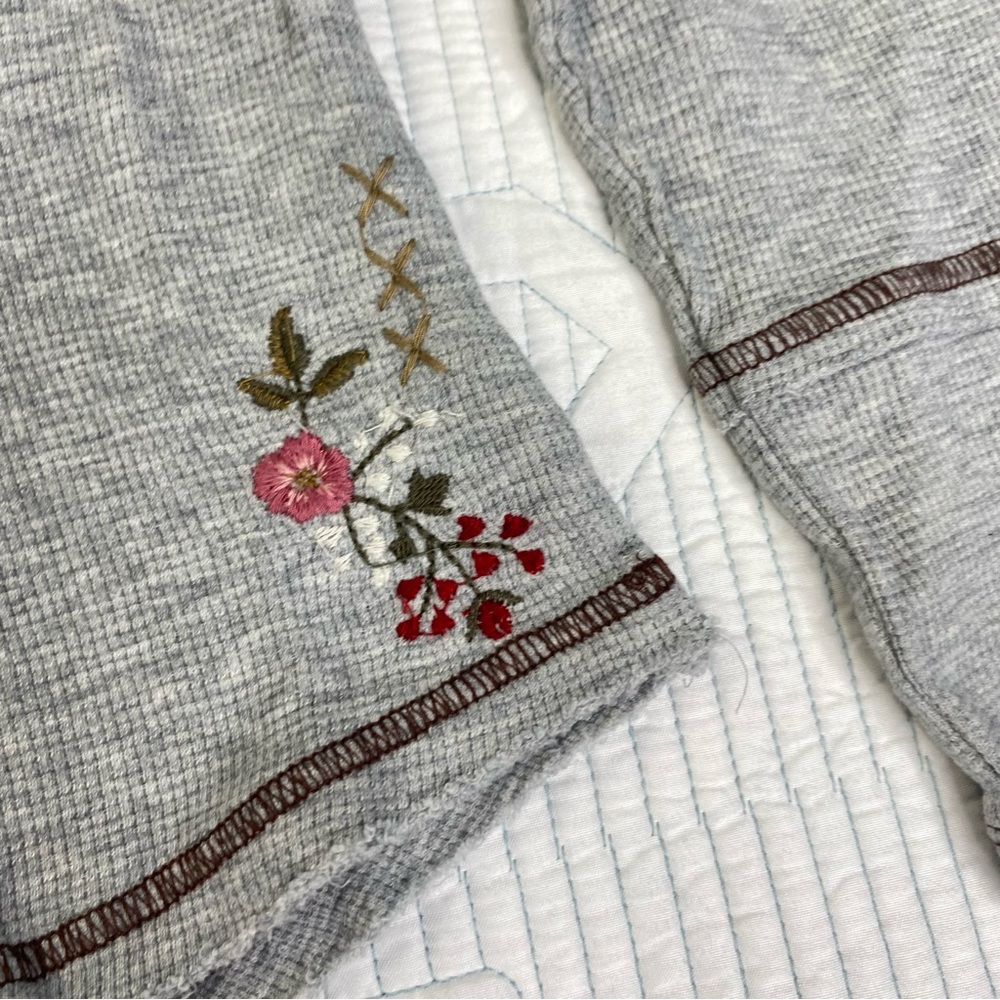 Sundance Fayette Floral Henley Womens Gray Sz L Embroidered Waffle Knit Shirt - Picture 7 of 12